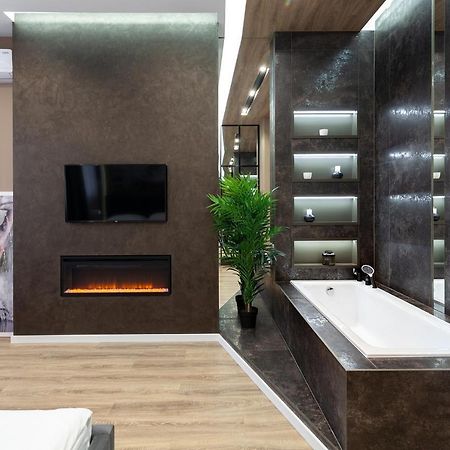 Royal Vip Apartment On Franka 14 Lviv Ngoại thất bức ảnh