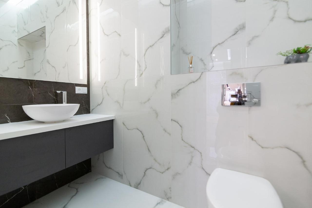 Royal Vip Apartment On Franka 14 Lviv Ngoại thất bức ảnh