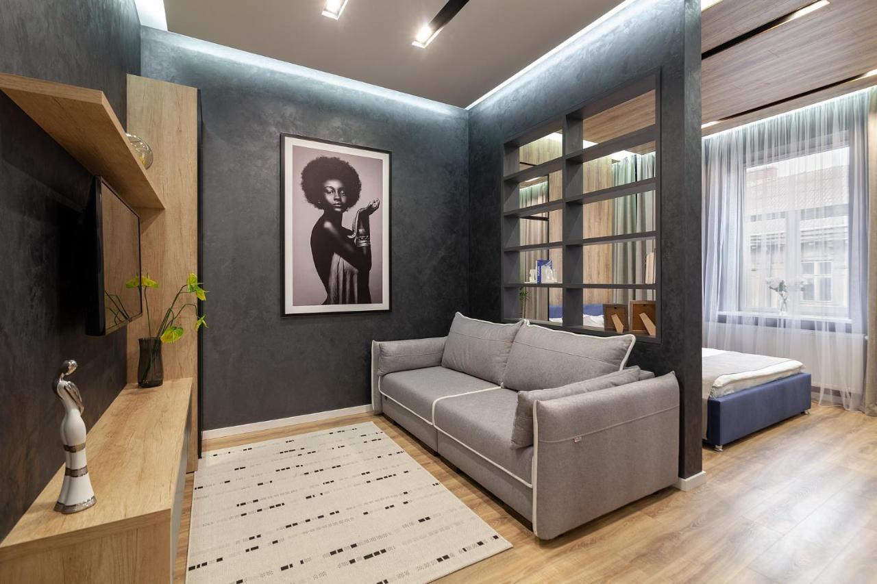 Royal Vip Apartment On Franka 14 Lviv Ngoại thất bức ảnh