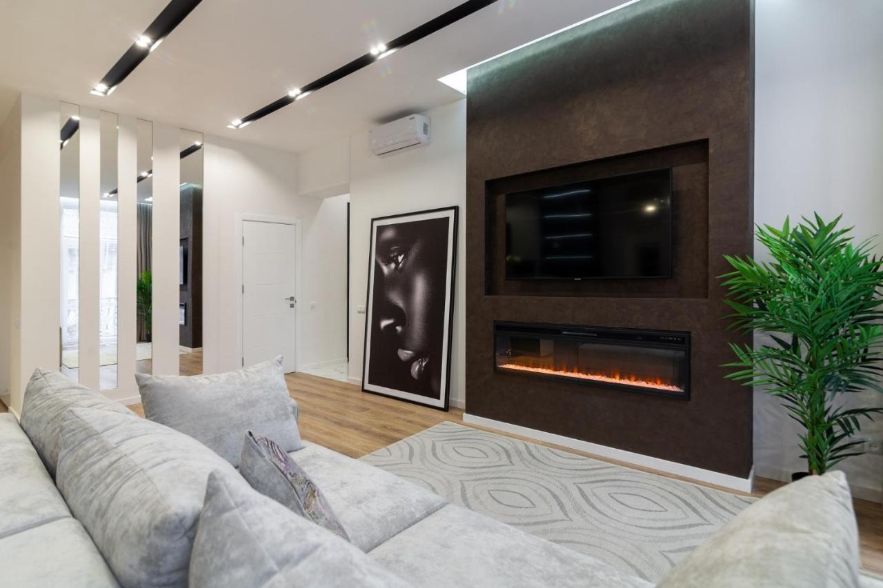 Royal Vip Apartment On Franka 14 Lviv Ngoại thất bức ảnh